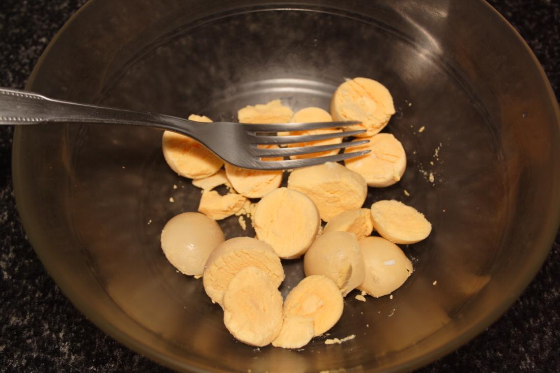 HUEVOS RELLENOS DE ATÚN 2