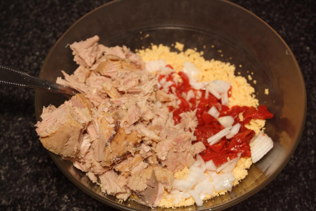 HUEVOS RELLENOS DE ATÚN 3