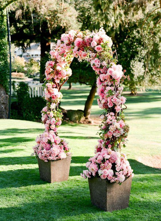 Decoración floral en la iglesia | Bodas