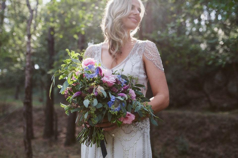Ramo de novia romántico y desenfadado