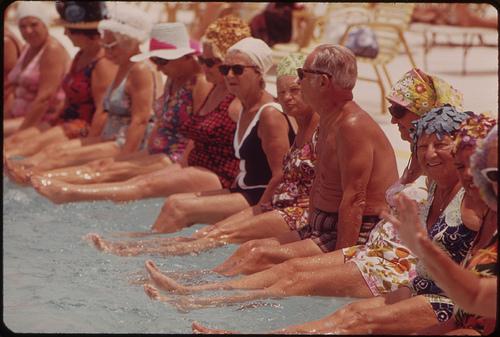El ejercicio moderado realizado en el agua aporta increíbles beneficios para el organismo de las personas mayores