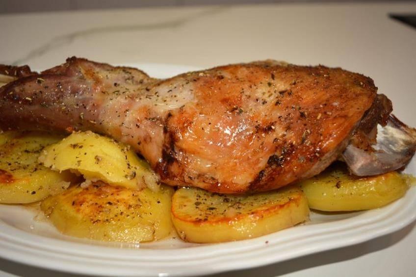 Menú-para-el-dia-de-la-madre-cordero-asado-a-las-finas-hierbas