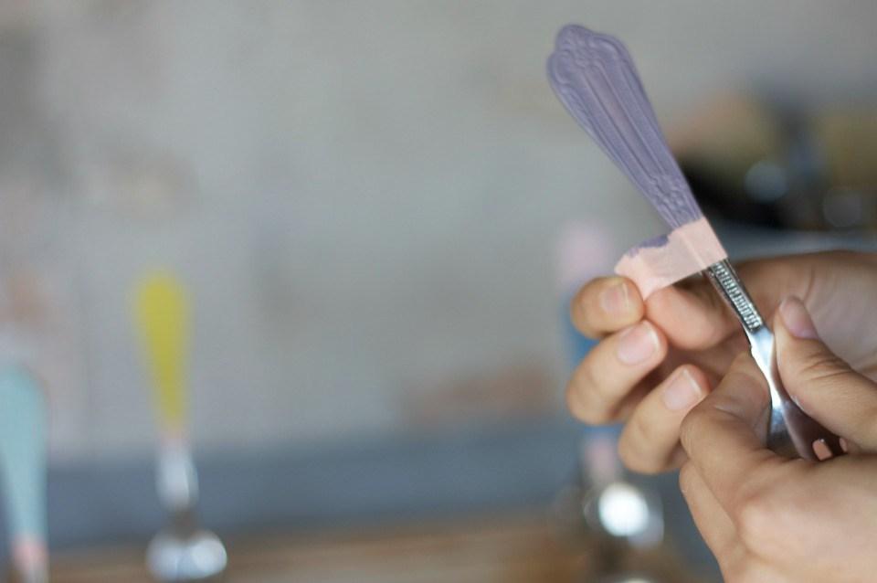 Personaliza tus cubiertos con Chalk paint