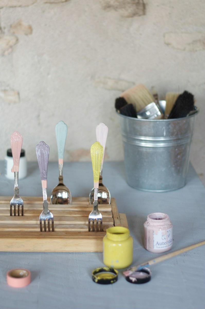 Personaliza tus cubiertos con Chalk paint