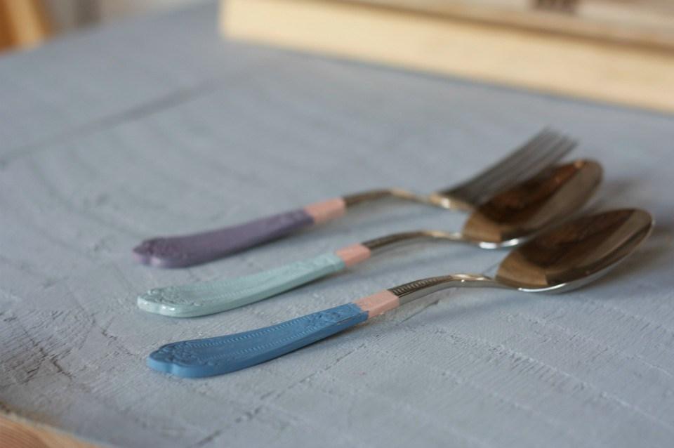 Personaliza tus cubiertos con Chalk paint