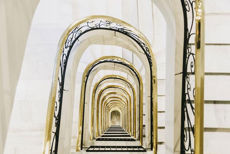 HomeLifeStyle-Magazine-Dear-Hotel-escalera