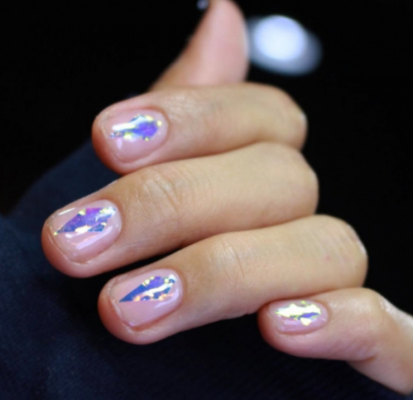 metalico en las uñas tendencia londonfem