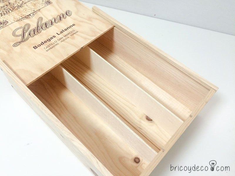 interior de una caja de vino