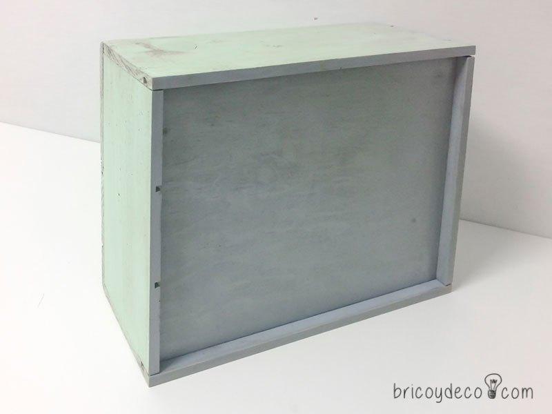 pintar para reciclar una caja de vino