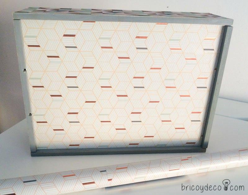 reciclar una caja de vino con papel de regalo