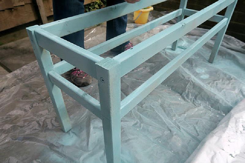 Banqueta de madera con pintura chalk paint spray Pintyplus 3