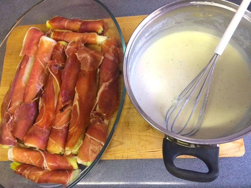 Preparando los puerros y la bechamel
