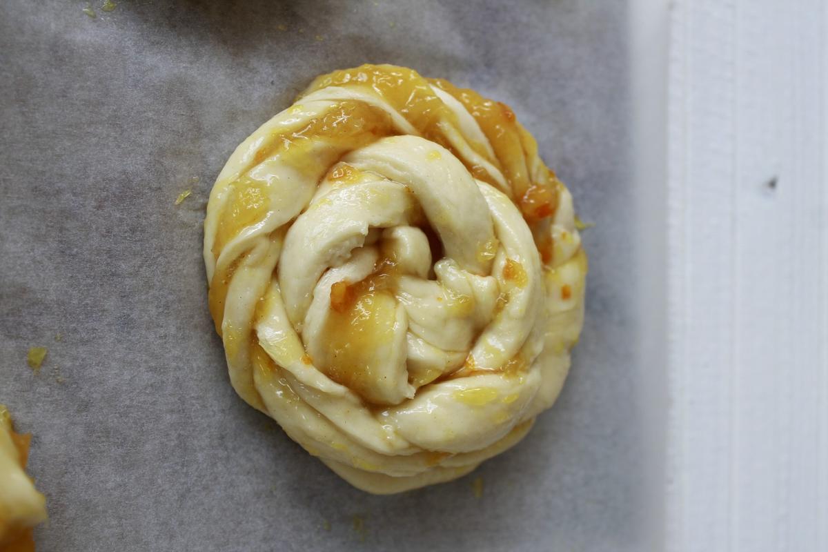 Enrollamos ligeramente haciendo caracolas...