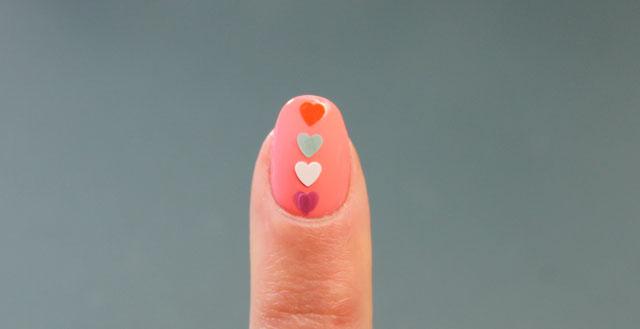 uñas decoradas con purpurina paso a paso