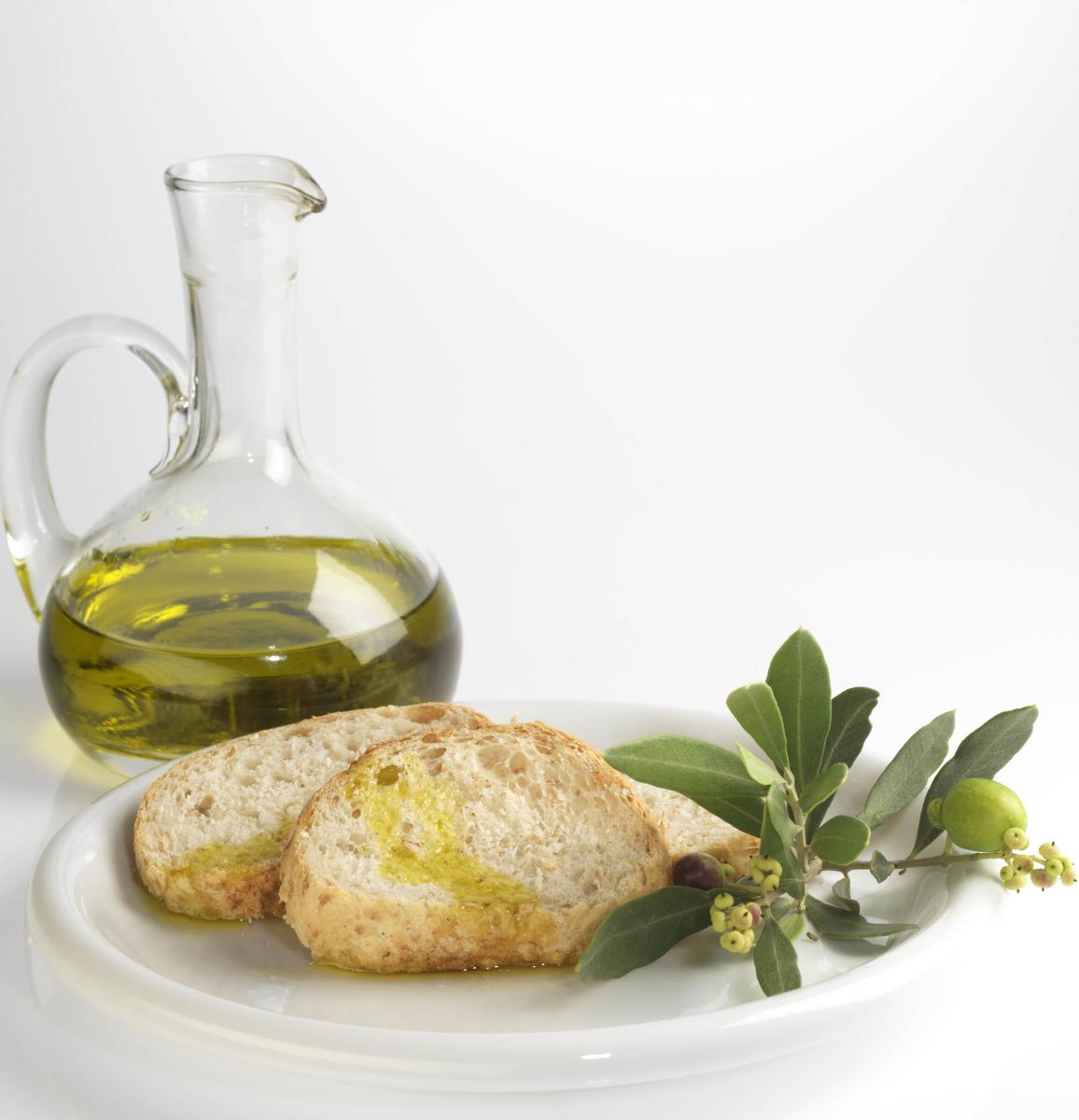 aceite de oliva y pan - alimentos sanos - dietas para adelgazar