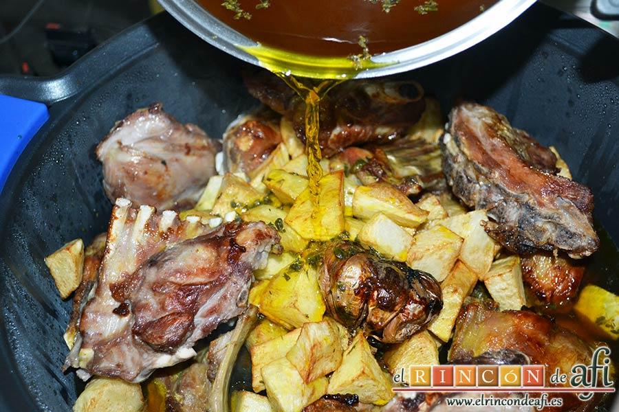 Cabrito estilo Afi, añadir todo el caldo