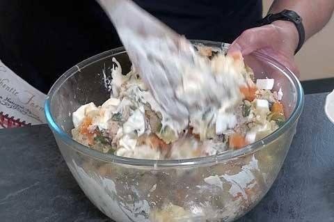 los mezclamos con la mayonesa