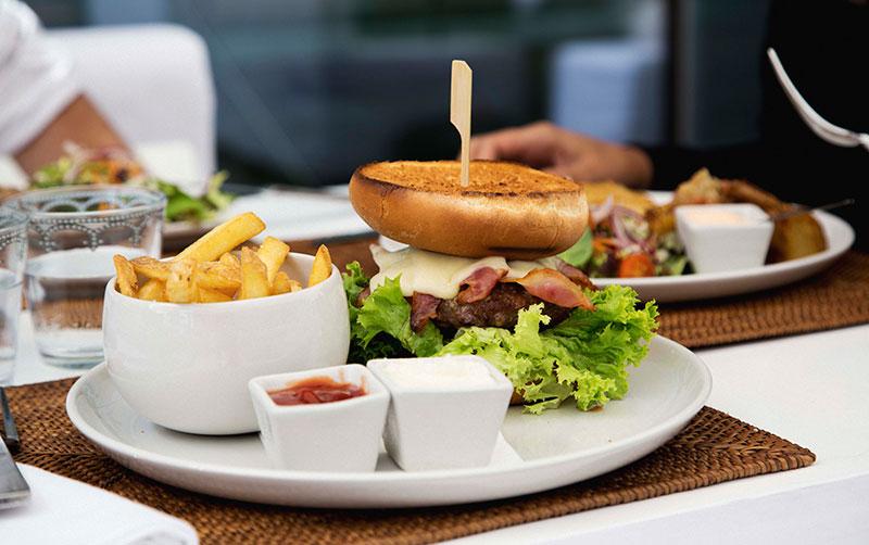 Purobeach-Barcelona-Hilton-Diagonal-Mar-BCN-HomeLifeStyle-Magazine-Burguer