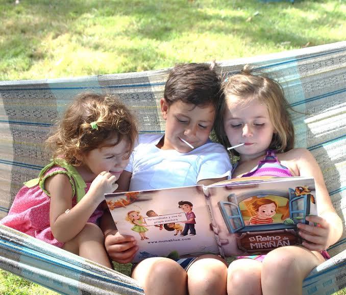 Leer cuentos infantiles en voz alta desarrolla las habilidades sociales y comunicativas de los bebés