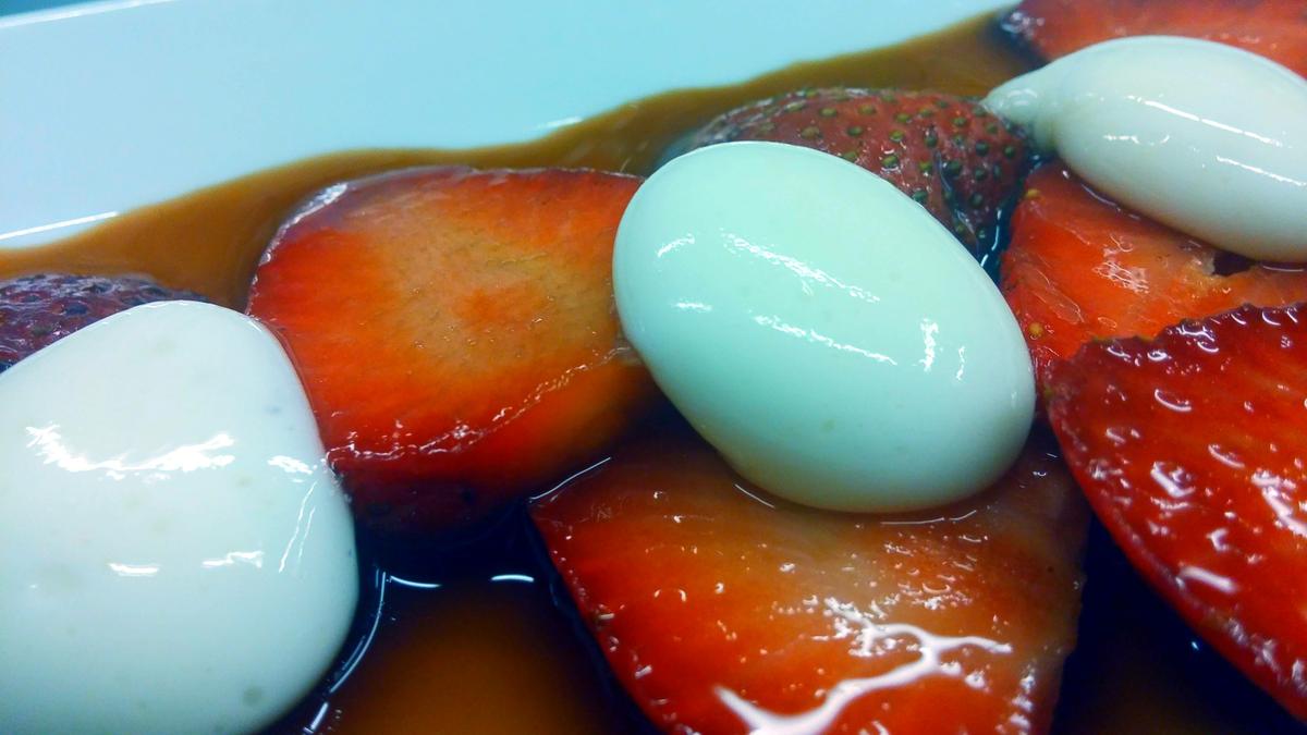 fresas con esferificación de yogur
