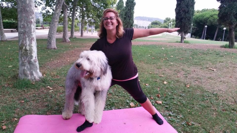 posición doga perro grande