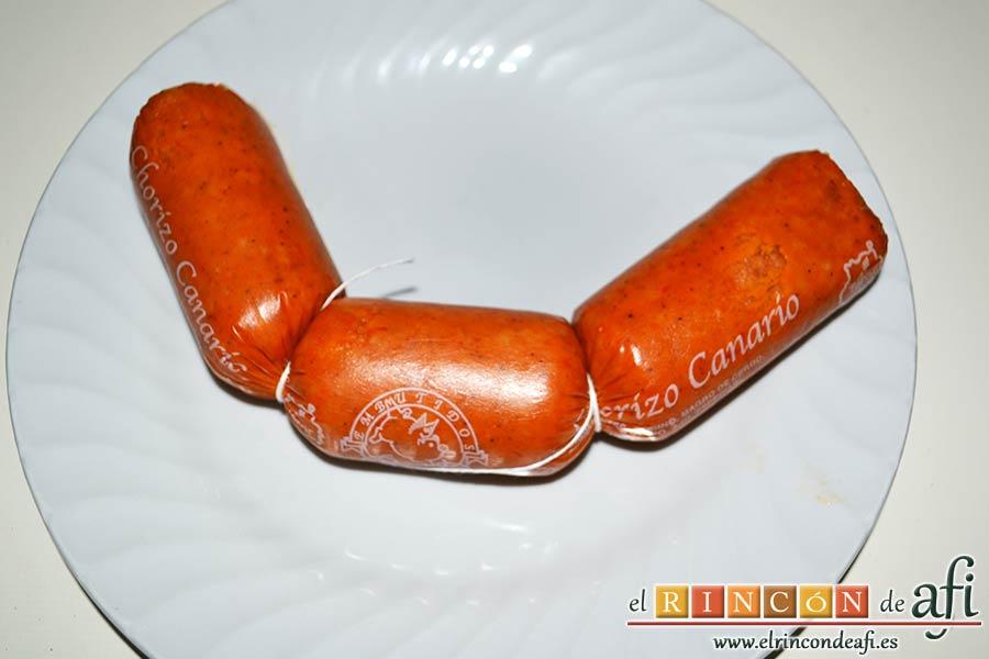 Tartaletas de pistachos y almendras con chorizo de Teror y miel, preparar los chorizos de Teror