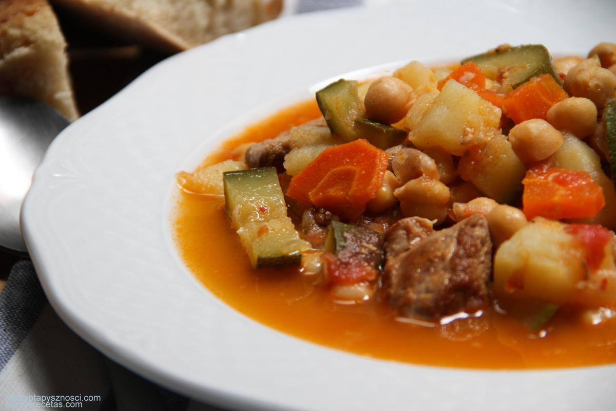 Potaje de cordero con garbanzos y calabacín