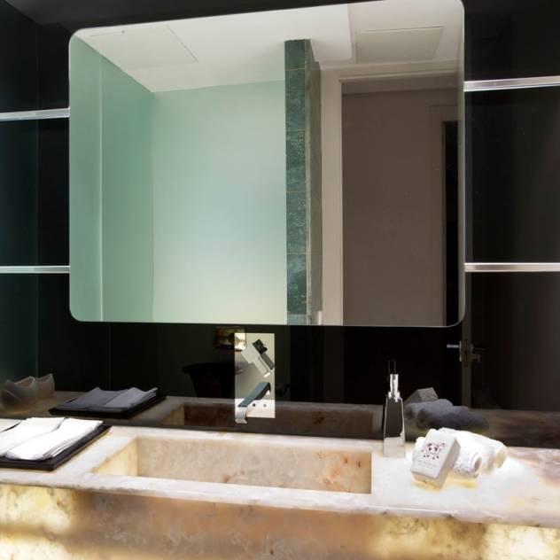 Piso en el Viso (Madrid) : Baños de estilo moderno de IN DESIGN Studio