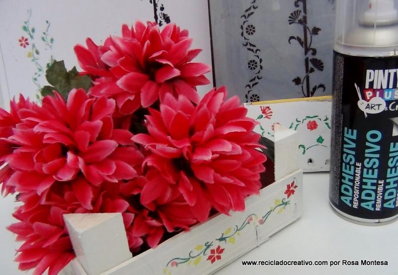 Reciclaje de cajas de fresas pontadas con plantillas