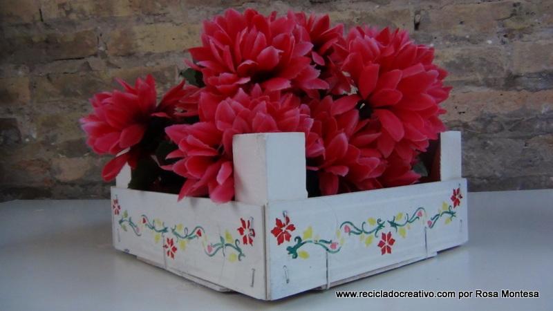 Reciclaje. Cajas de fresas para decoración