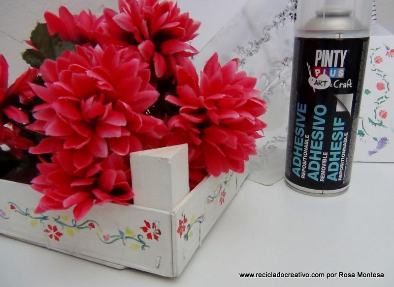 Reciclaje de cajas de fresas pontadas con plantillas