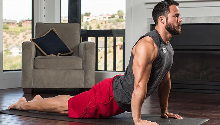 Los hombres deberían hacer yoga