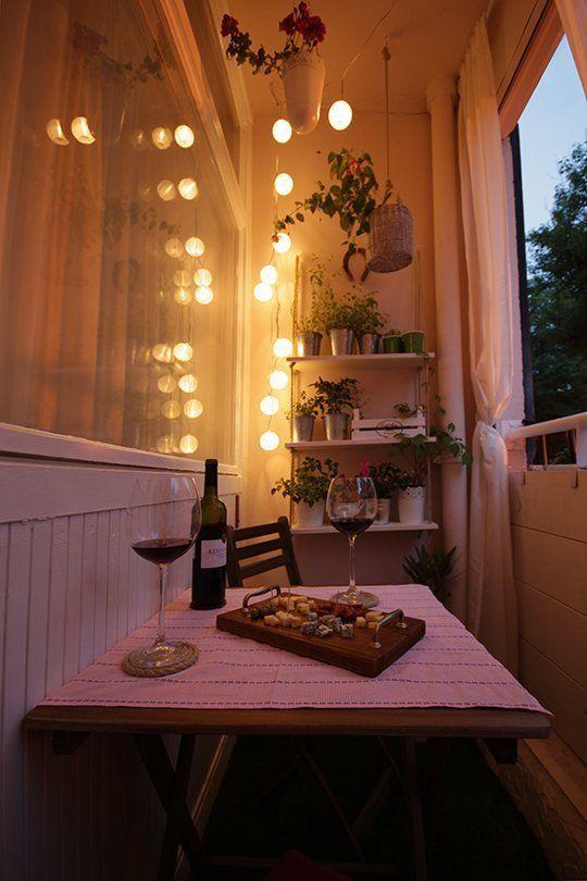 terrazas pequeñas - iluminación apartment therapy