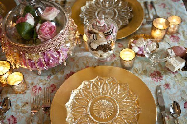 Mesa boda rosas y dorados