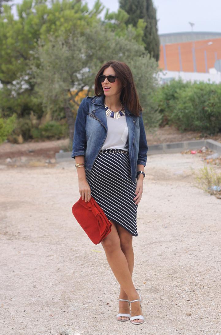 Stripes-skirt-34-weeks-pregnant-look-3