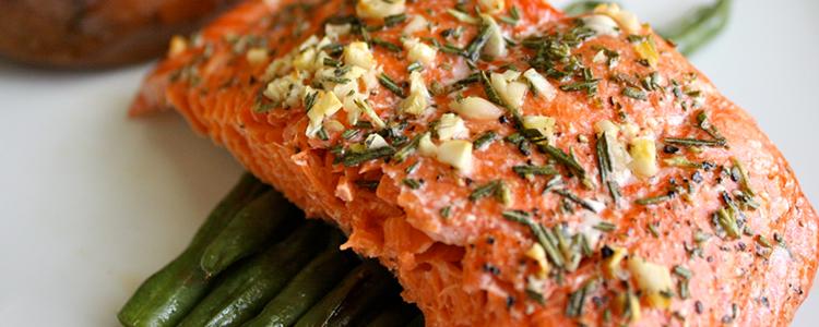 cenas ligeras salmon al horno con champiñones