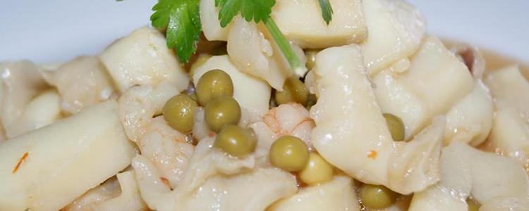 cenas ligeras sepia con guisantes y gambas