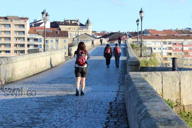 foto de peregrinas en el puente