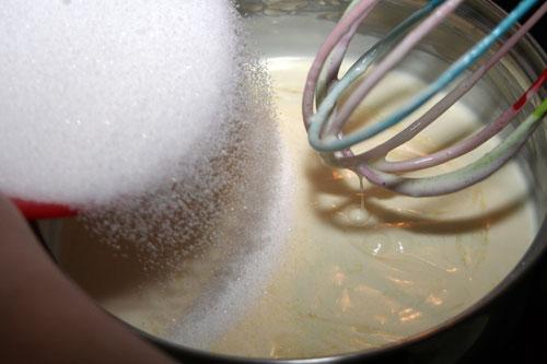 agregar-azucar-al-relleno-de-tarta-de-queso-sin-horno