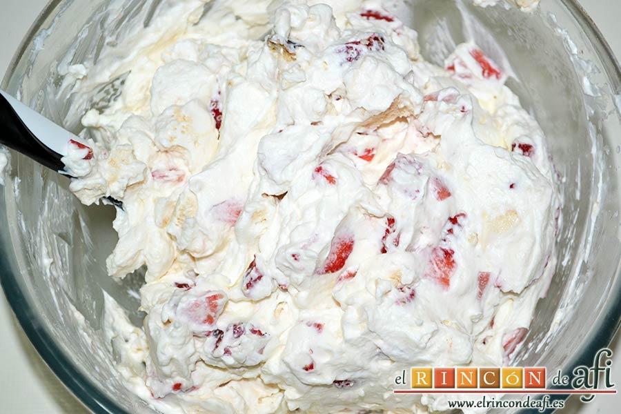 Eton mess, mezclar con una espátula