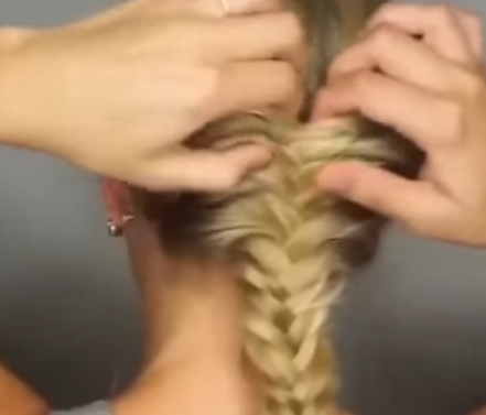 trenza espiga recogida en un moño
