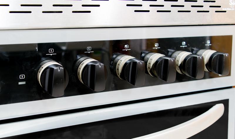 Renovar los mandos del horno con pintura en spray 2