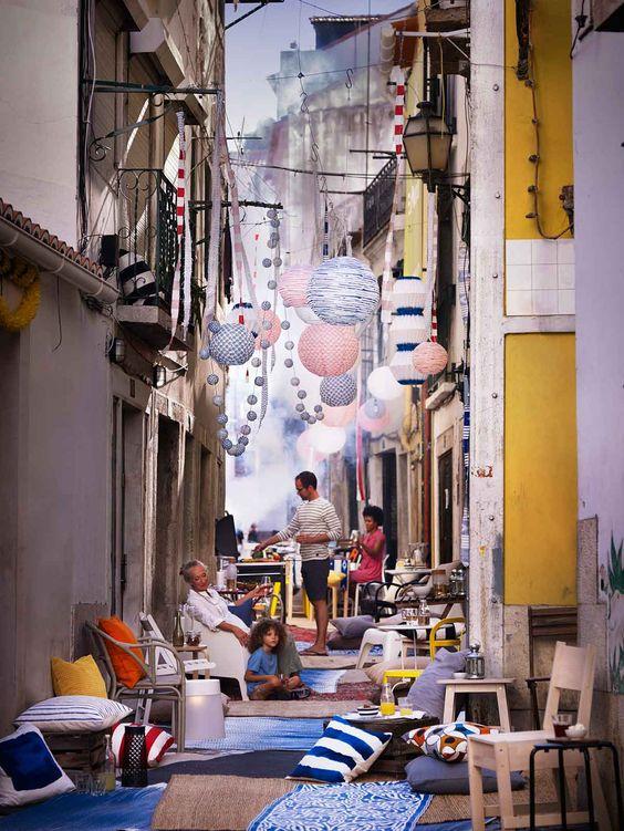 claves_low_cost_para_disfrutar_de_nuestros_exteriores_este_verano_alfombras_cojines_sillas_guirnaldas