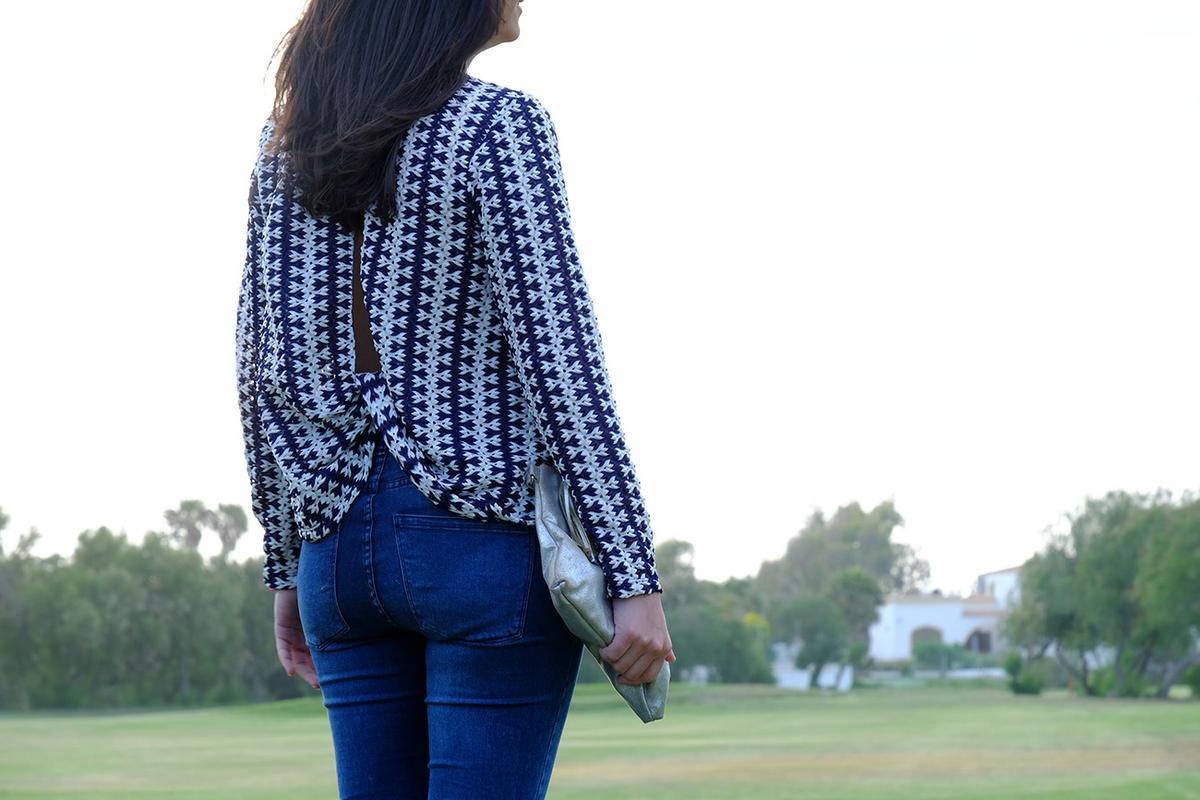 top de zara con escote en la espalda