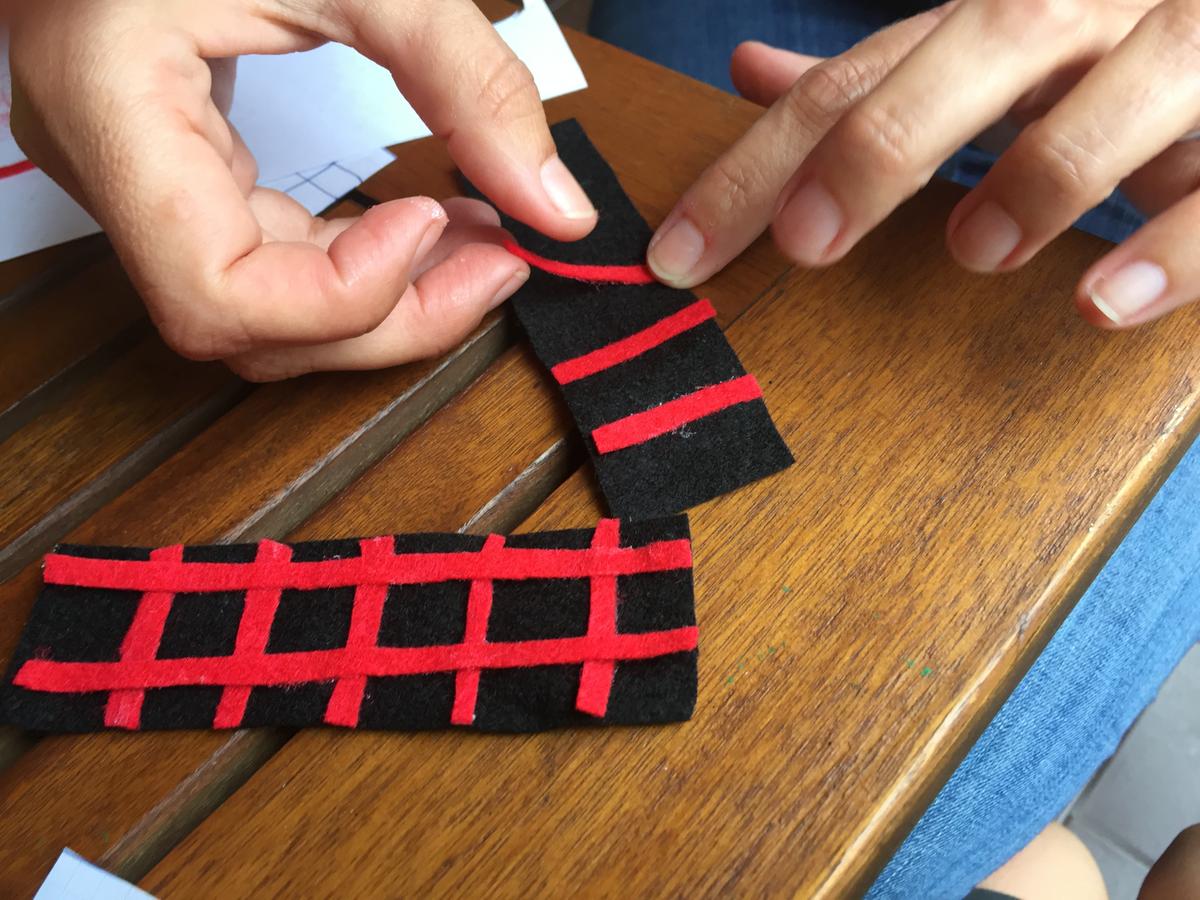 pegamos las tiras para realizar las cristaleras