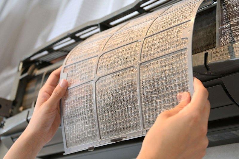 limpiar filtros para ahorrar en el consumo de aire acondicionado