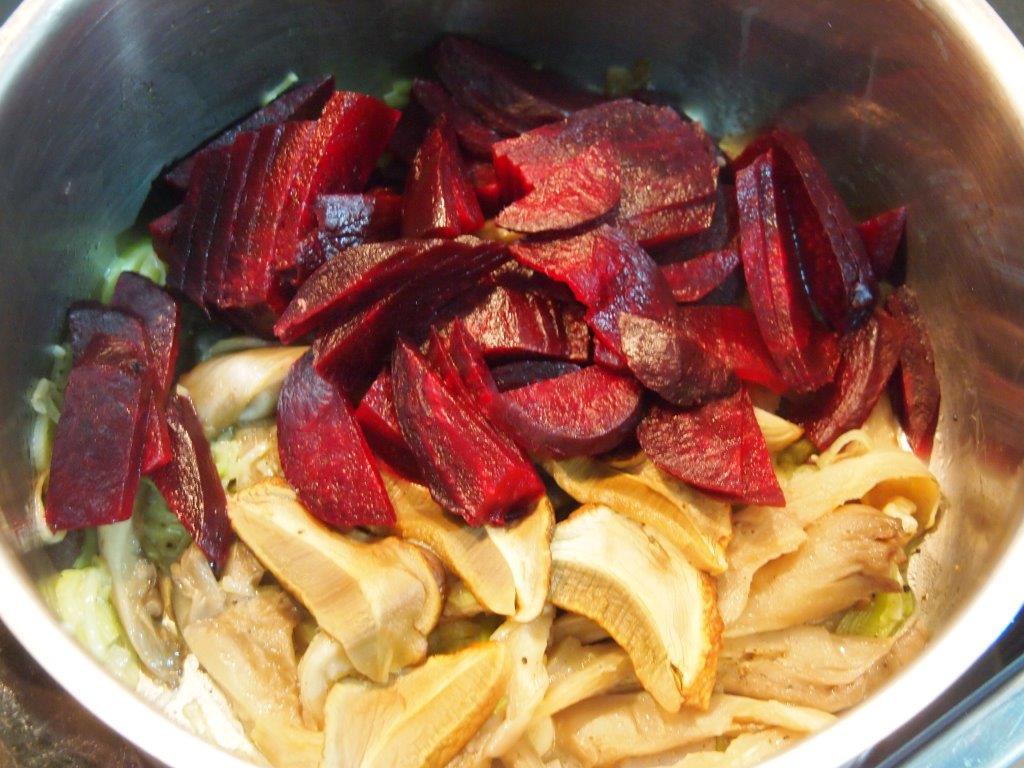 Sopa de setas y remolacha