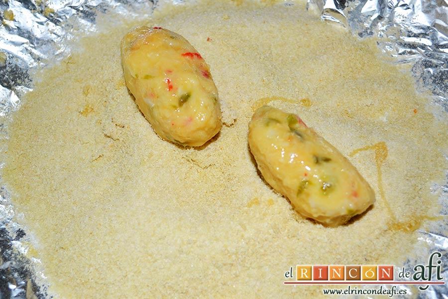 Petardos de bacalao, pasarlas por pan rallado