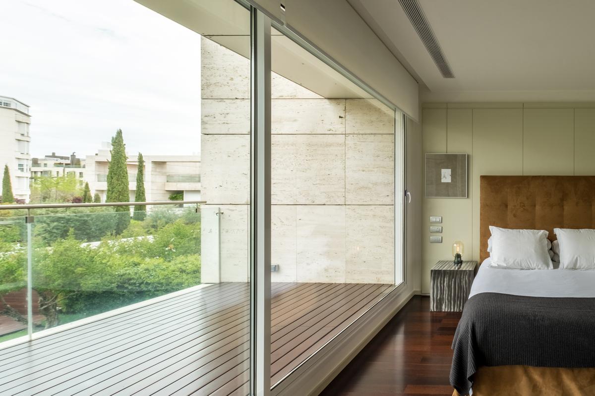 dormitorio terraza mesilla