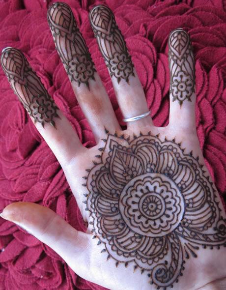 Tatuajes de henna mano